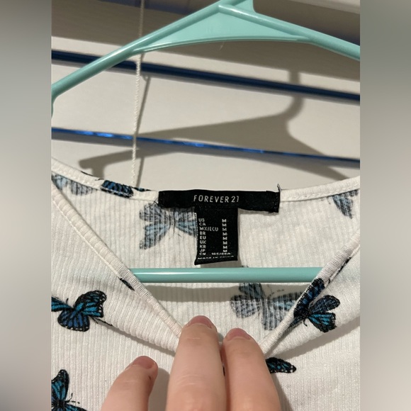 Forever 21 Butterfly Cropped Long Sleeve Shirt - Picture 4 of 4